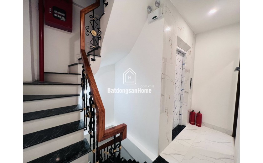 TÒA CHDV XÂY MỚI Ở  CẦU GIẤY-7 TẦNG THANG MÁY-10 PHÒNG-PCCC ĐẦY ĐỦ- KHU VỰC VIP- TẦM TIỀN NHIỀU KHÁCH-ÔTÔ NGAY GẦN-DÒNG TIỀN 60TR/THÁNG